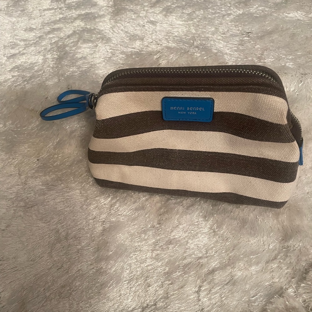 Henri Bendel Cosmetics Wristlet Bag